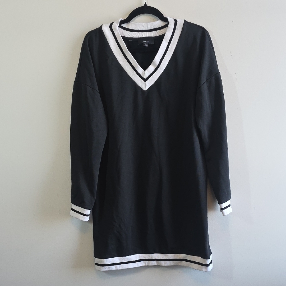 LUMIÈRE - NWOT Black and White Varsity Style V-Neck Sweater Dress - Size M